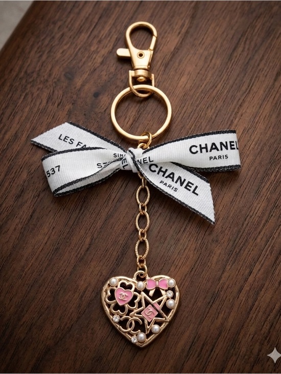 Handmade Accessories - Chanel Gold-Tone Heart Keyring with Pink Enamel Accents